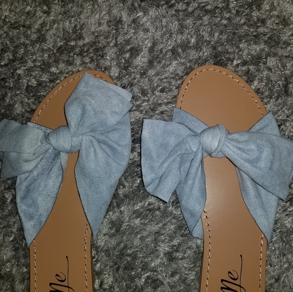 Sandals - Picture 2 of 3